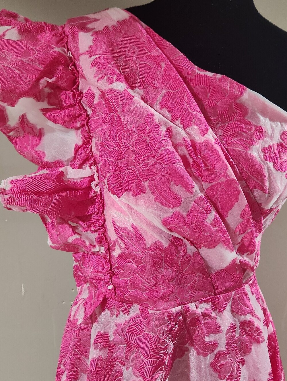 Alfreda Midi Dress One Shoulder Ruffle Detail Brailey Jacquard Dress in Pink NWT - Picture 3 of 10